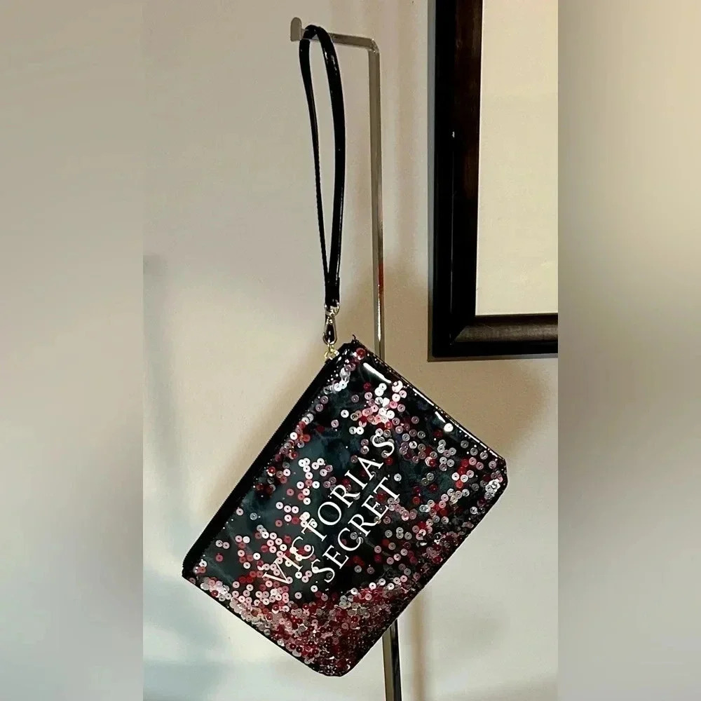 New VICTORIA’S SECRET Wristlet